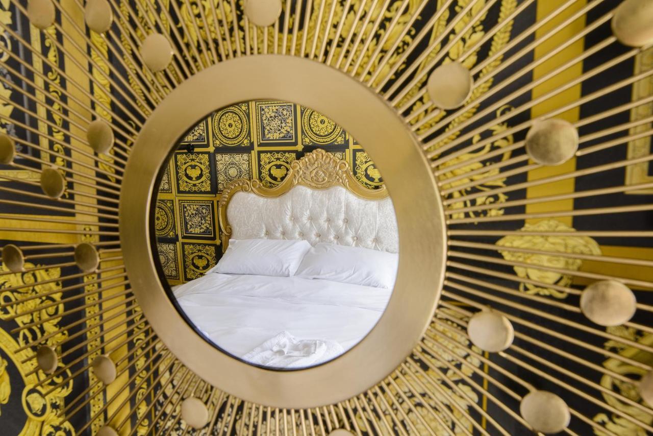 Deluxe 2 Bed Versace Bungalow Hot Tub, Sky Tv, Cinema Screen Saffron Walden Exterior foto