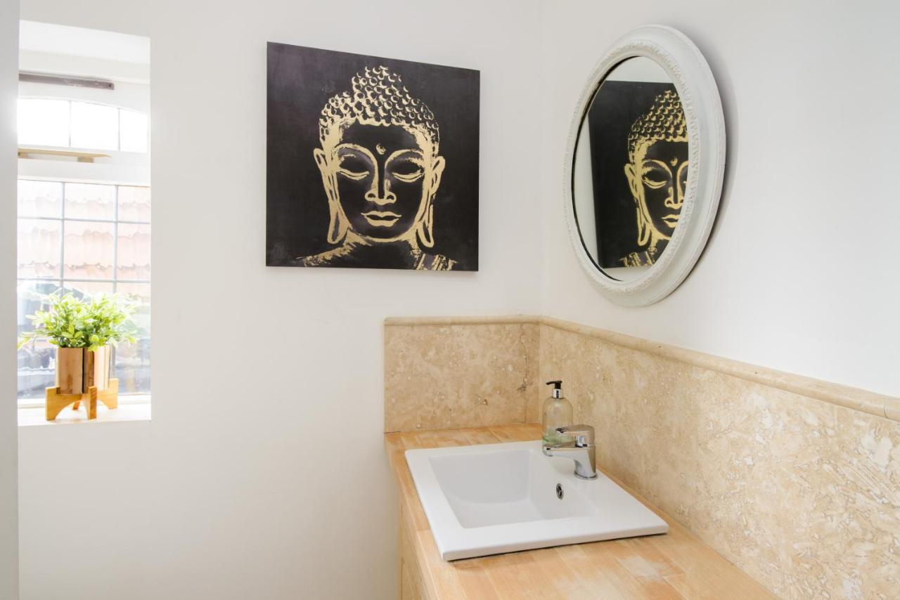 Deluxe 2 Bed Versace Bungalow Hot Tub, Sky Tv, Cinema Screen Saffron Walden Exterior foto