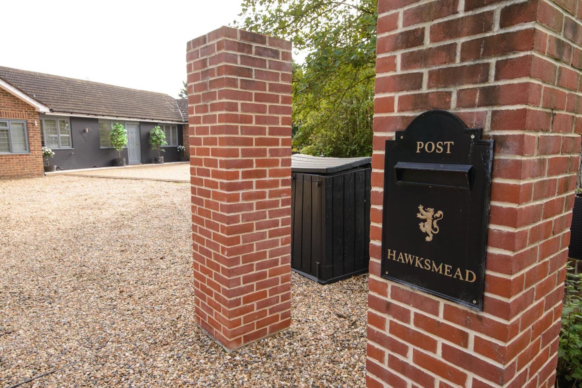 Deluxe 2 Bed Versace Bungalow Hot Tub, Sky Tv, Cinema Screen Saffron Walden Exterior foto